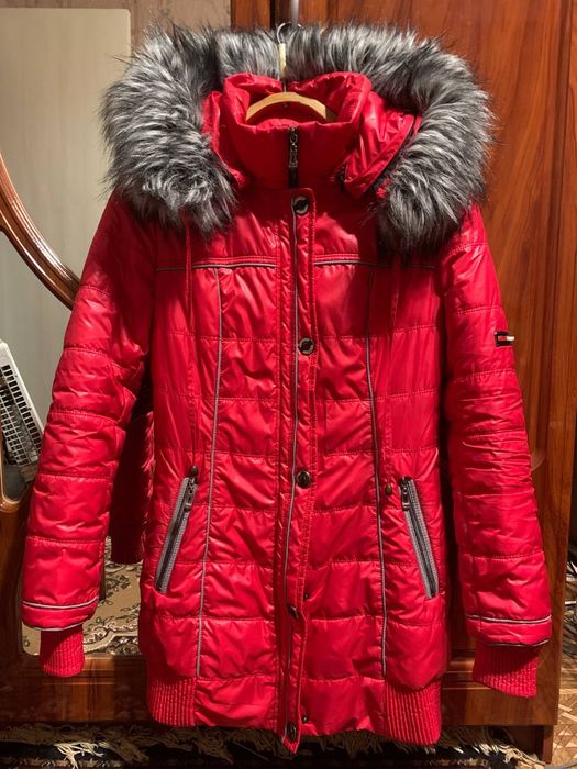 Женская куртка в хорошем состоянии.