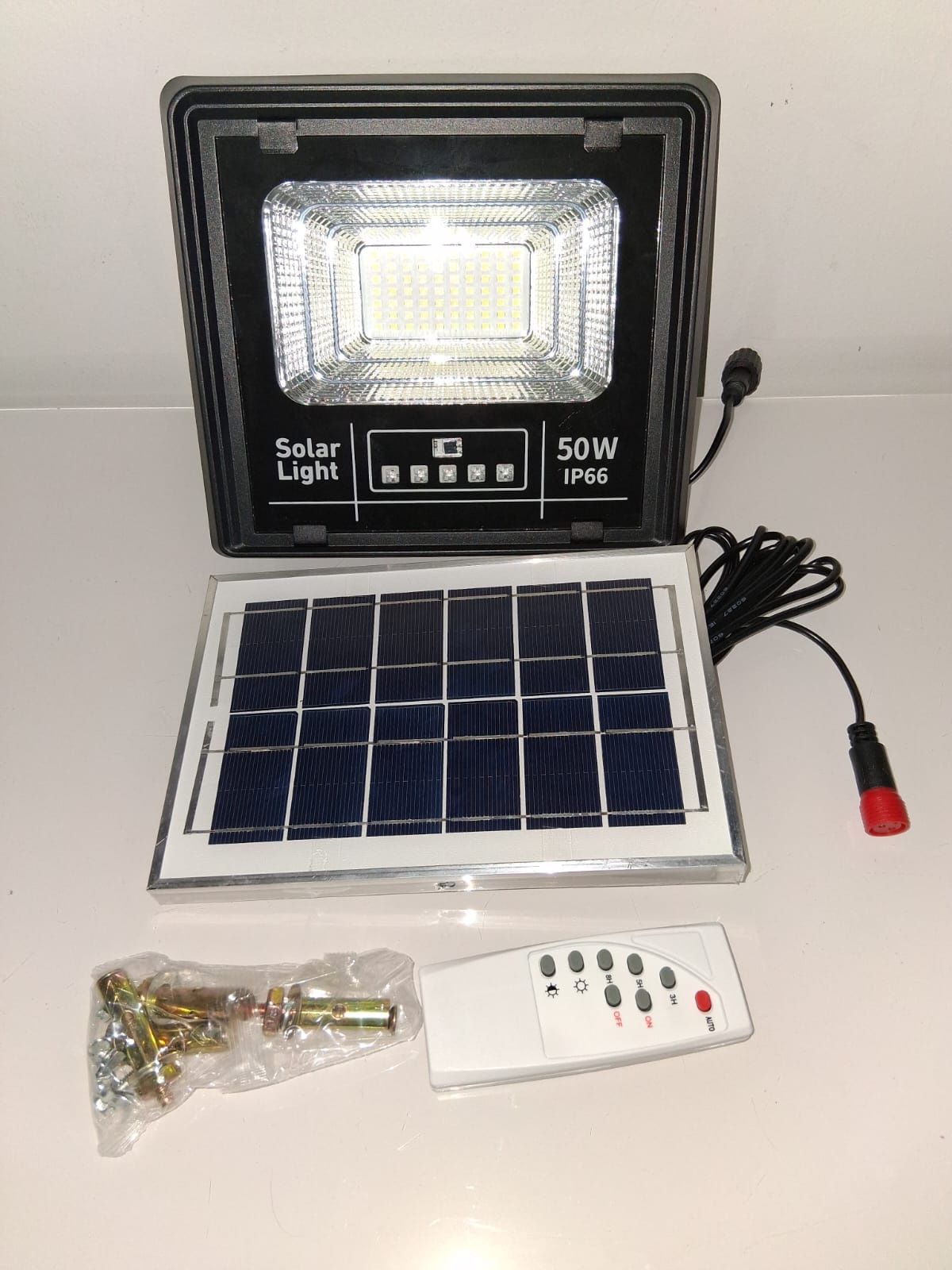 Foco Luz 50W com Carregamento Painel solar