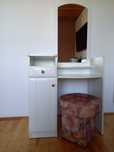 Toaletka  z lustrem + pufa