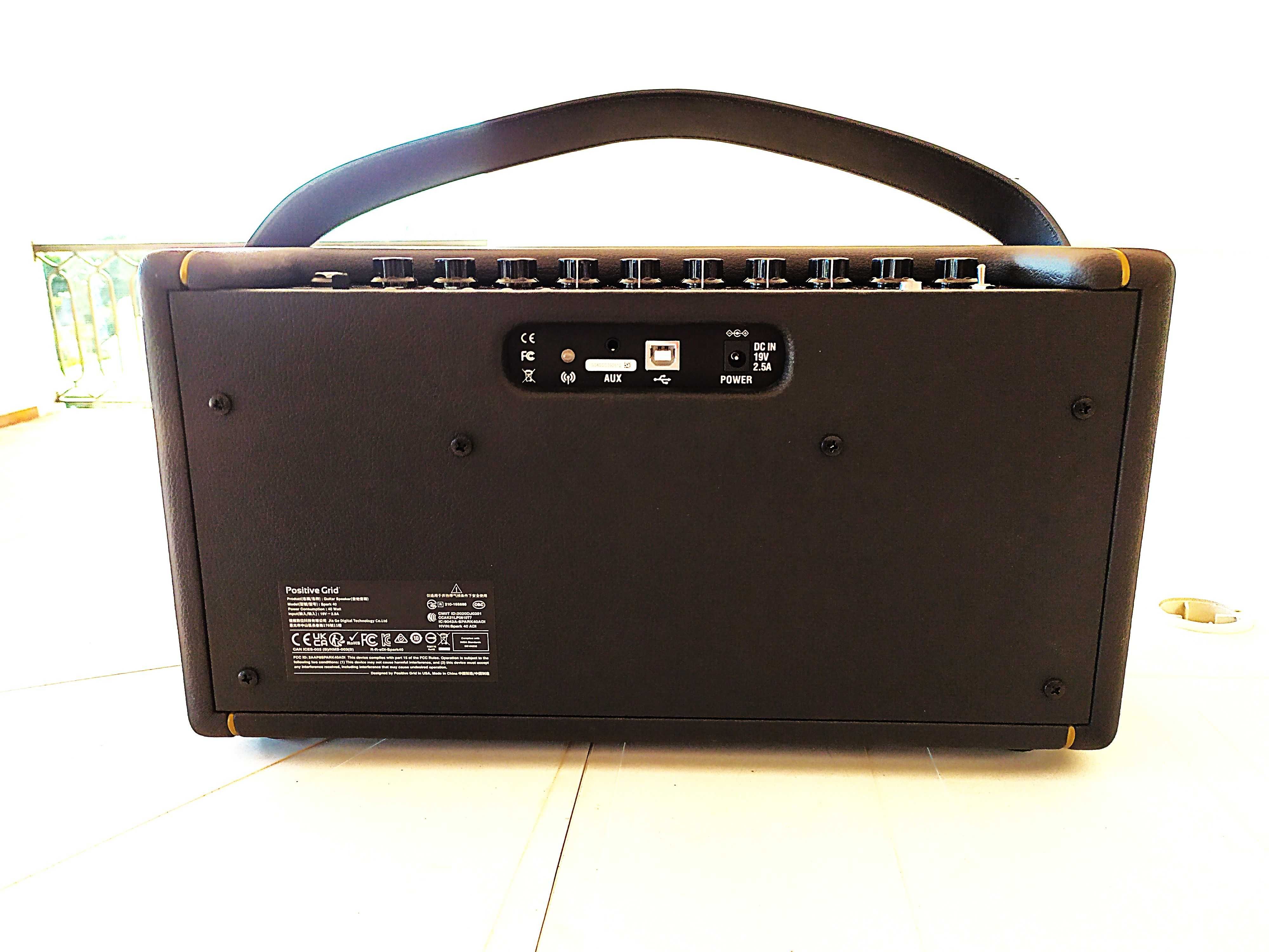 Spark 40W Amplificador p/Guitarra Acústica, Elétrica e Baixo