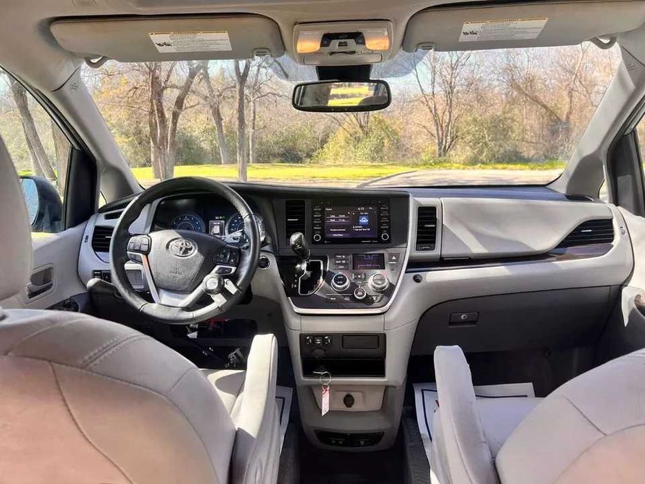 2020 Toyota Sienna XLE