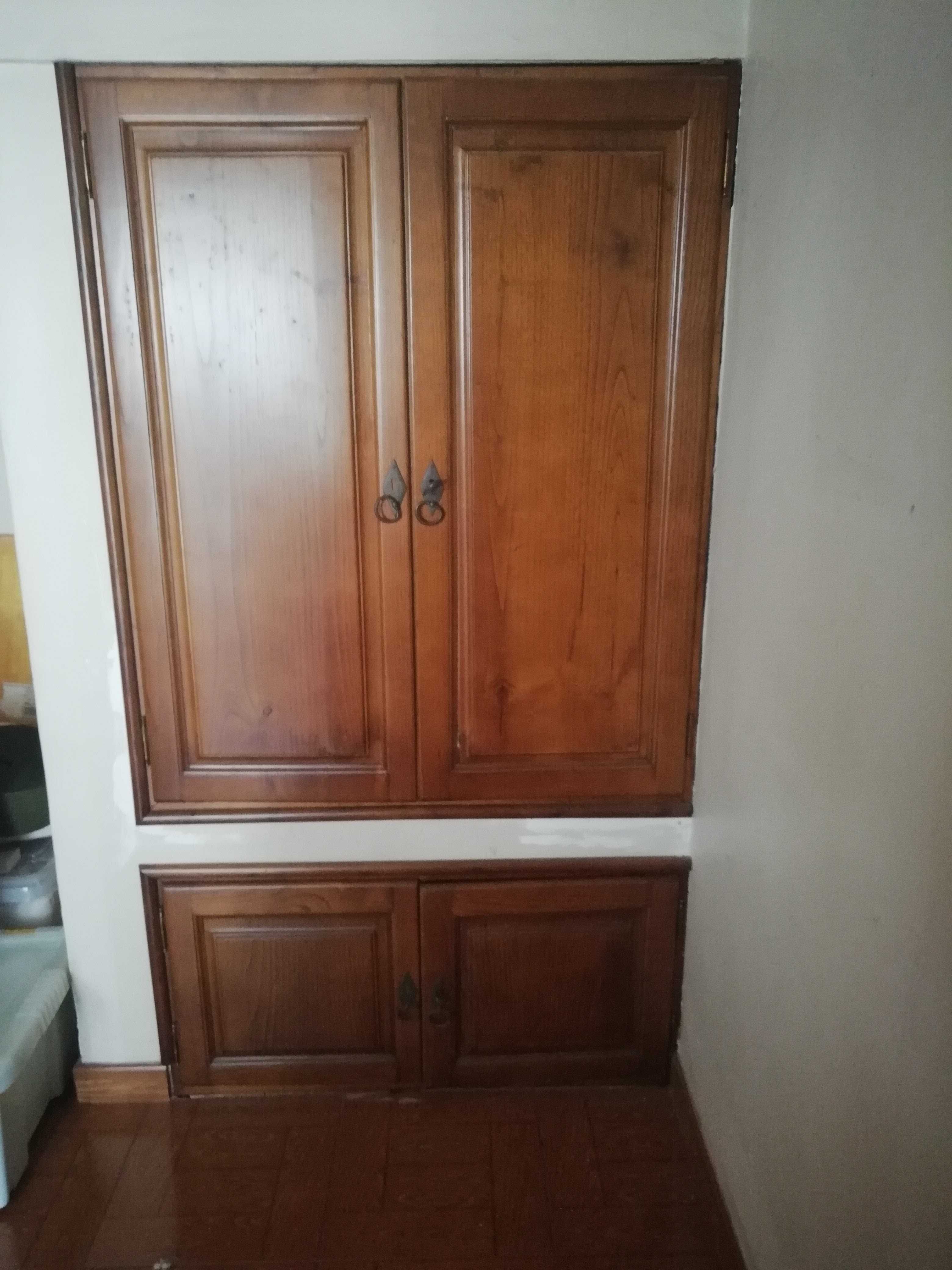 Conjunto de portas de madeira para encastrar