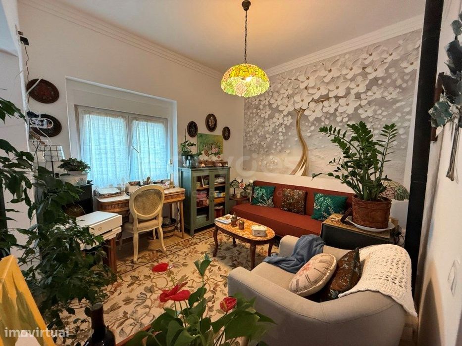 Moradia em Banda T2 convertida em T1 situada no Lavradio, Barreiro