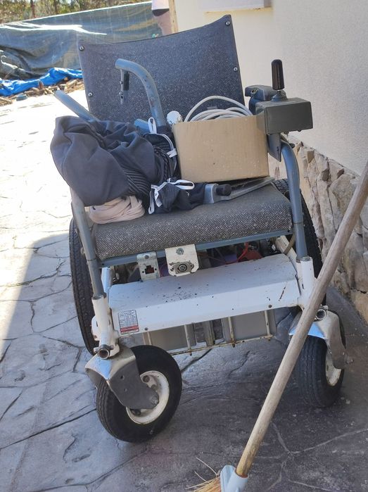 Vendo cadeira de rodas usada Suzuki