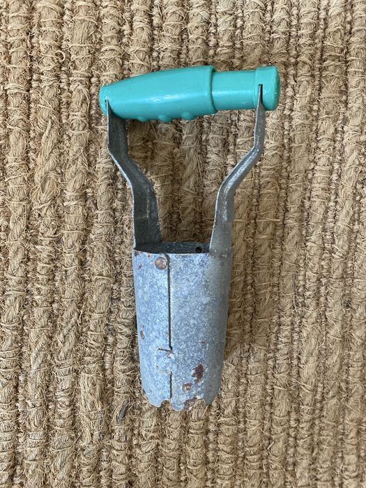 Plantador de Bulbos - em folha de Zinco