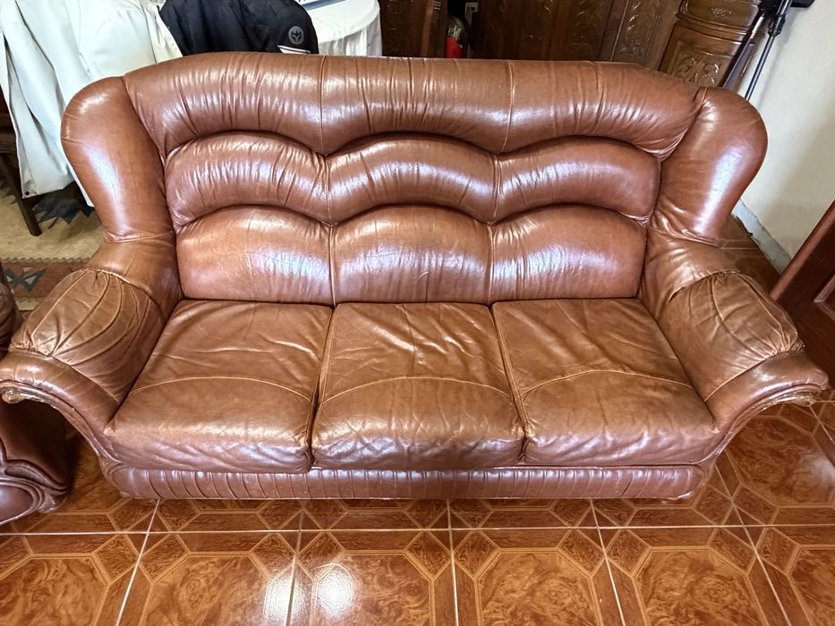 Sofá-Cama de 3 Lugares em Pele Castanha – Confortável e Prático