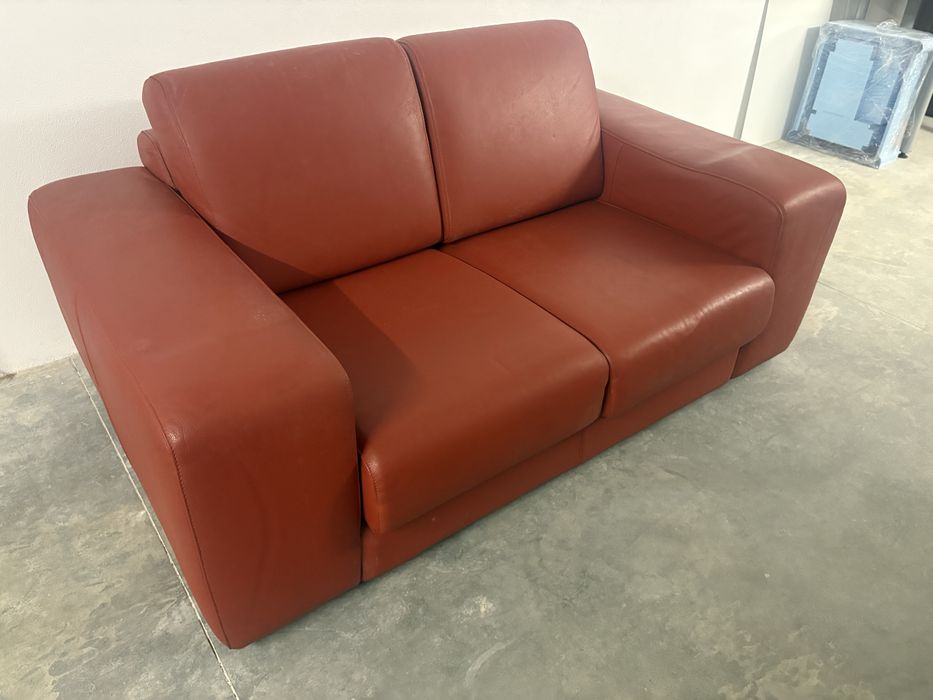 Sofas pele. Bom estado.