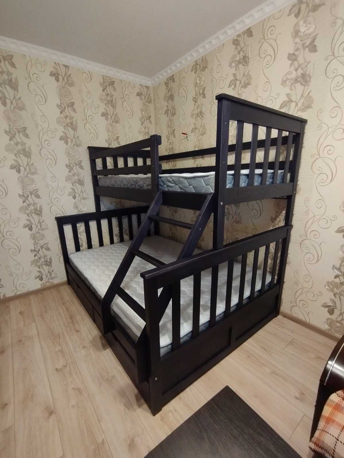 Трьохмістне Двухповерхове ліжко Олігарх з массива дерева вільха