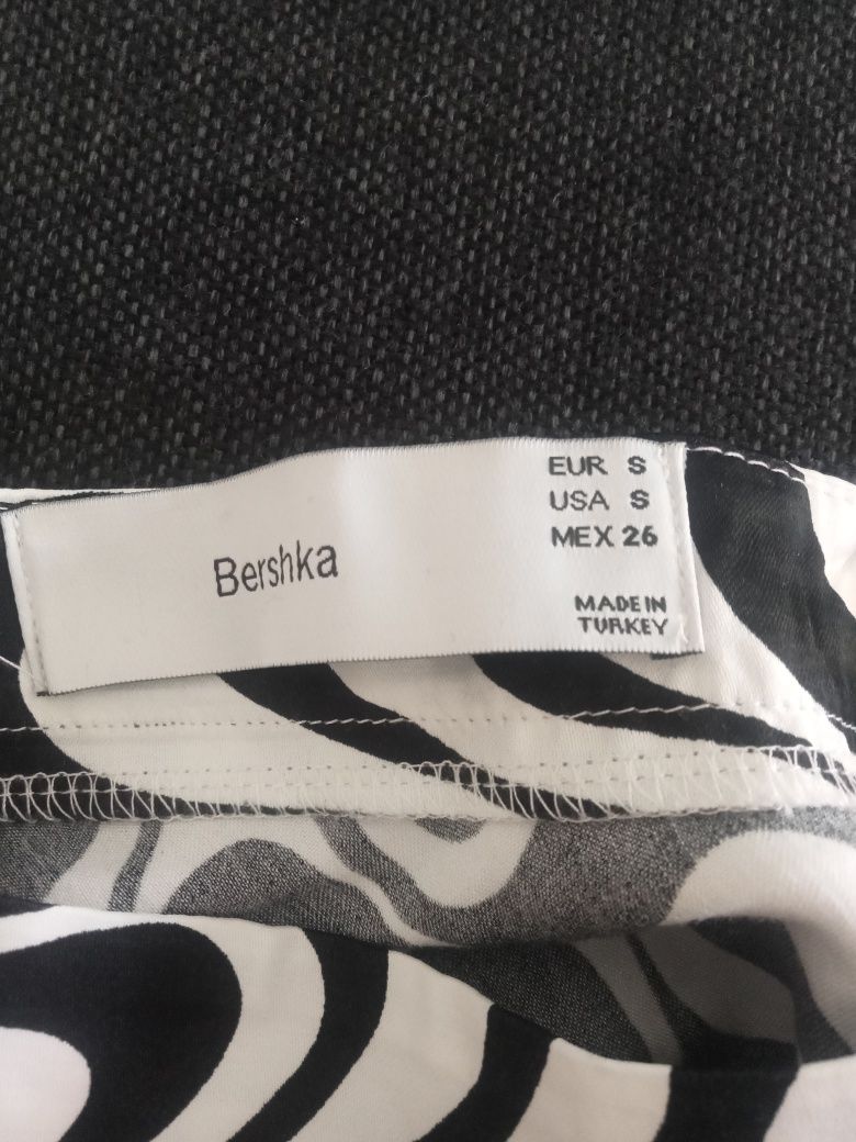 Spódniczka Bershka r.S