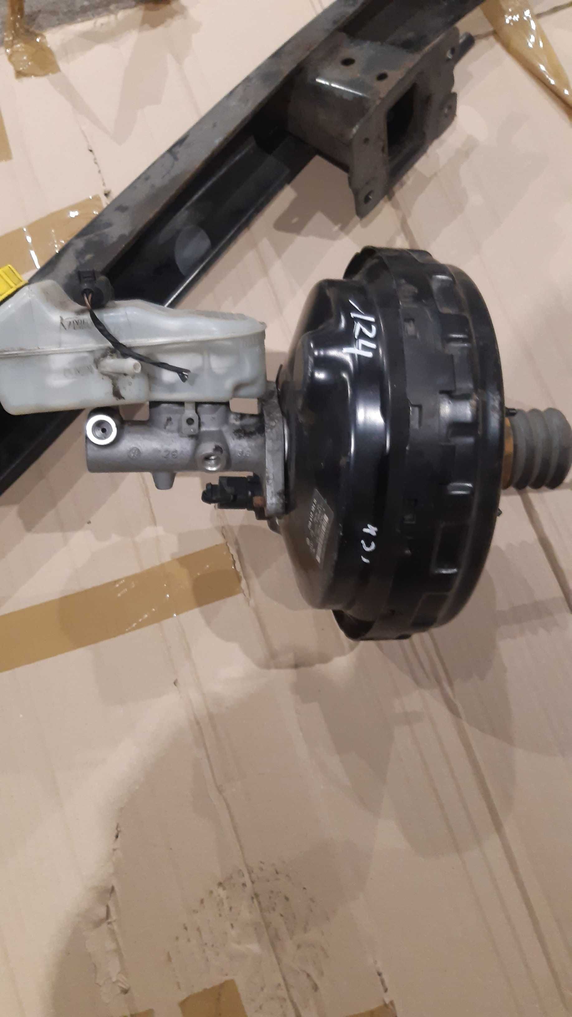 Pompa hamulcowa,serwo, lampa tył ,belka VW T5