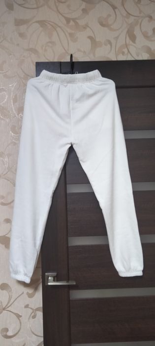 Новые белые спортивные штаны Sinsay,р xxs,на флисе на подростка