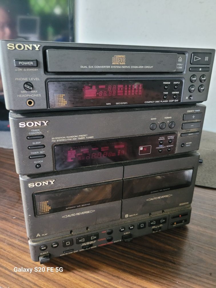 Wieża Sony trzy elementy.
