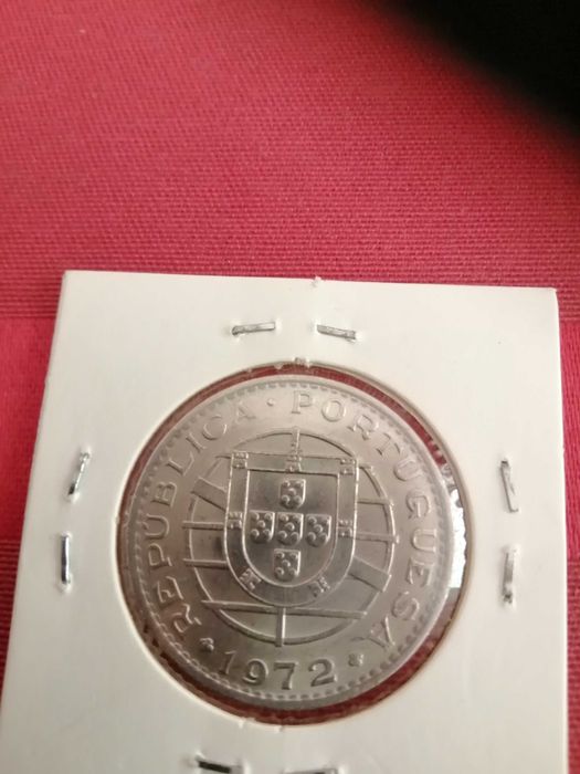 2 moedas de 20 escudos de Moçambique
