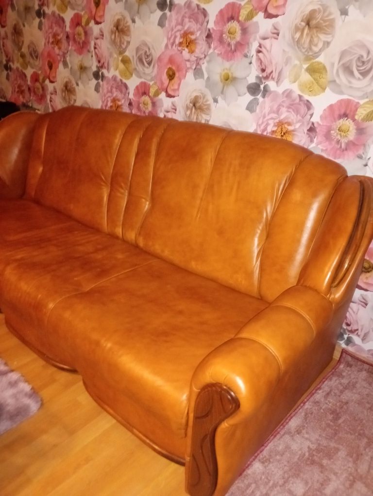 Sprzedam kanapę skórzaną brązową