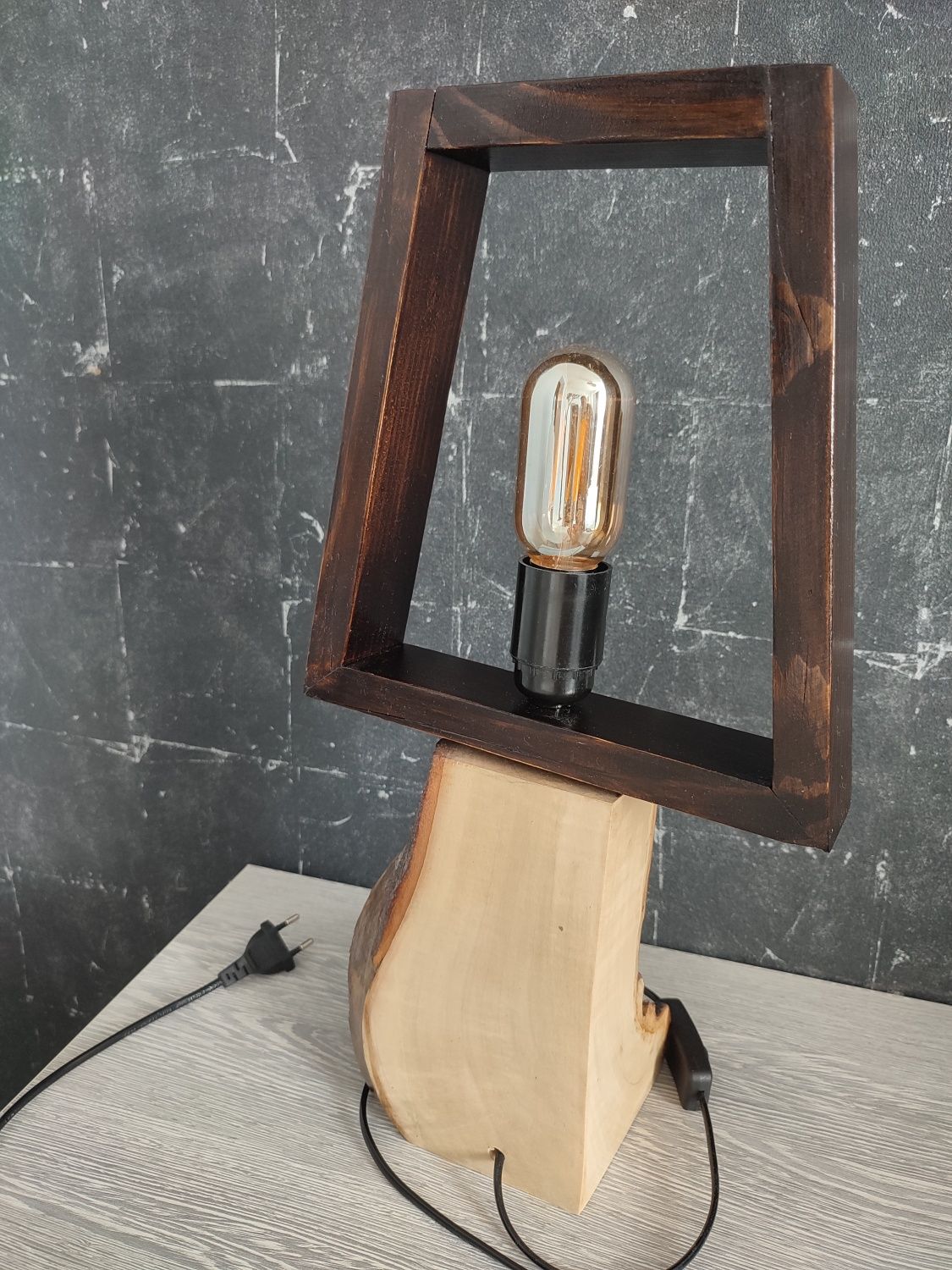 Ekskluzywna Lampa "Essence Wood": Światło Zamknięte w Sztuce