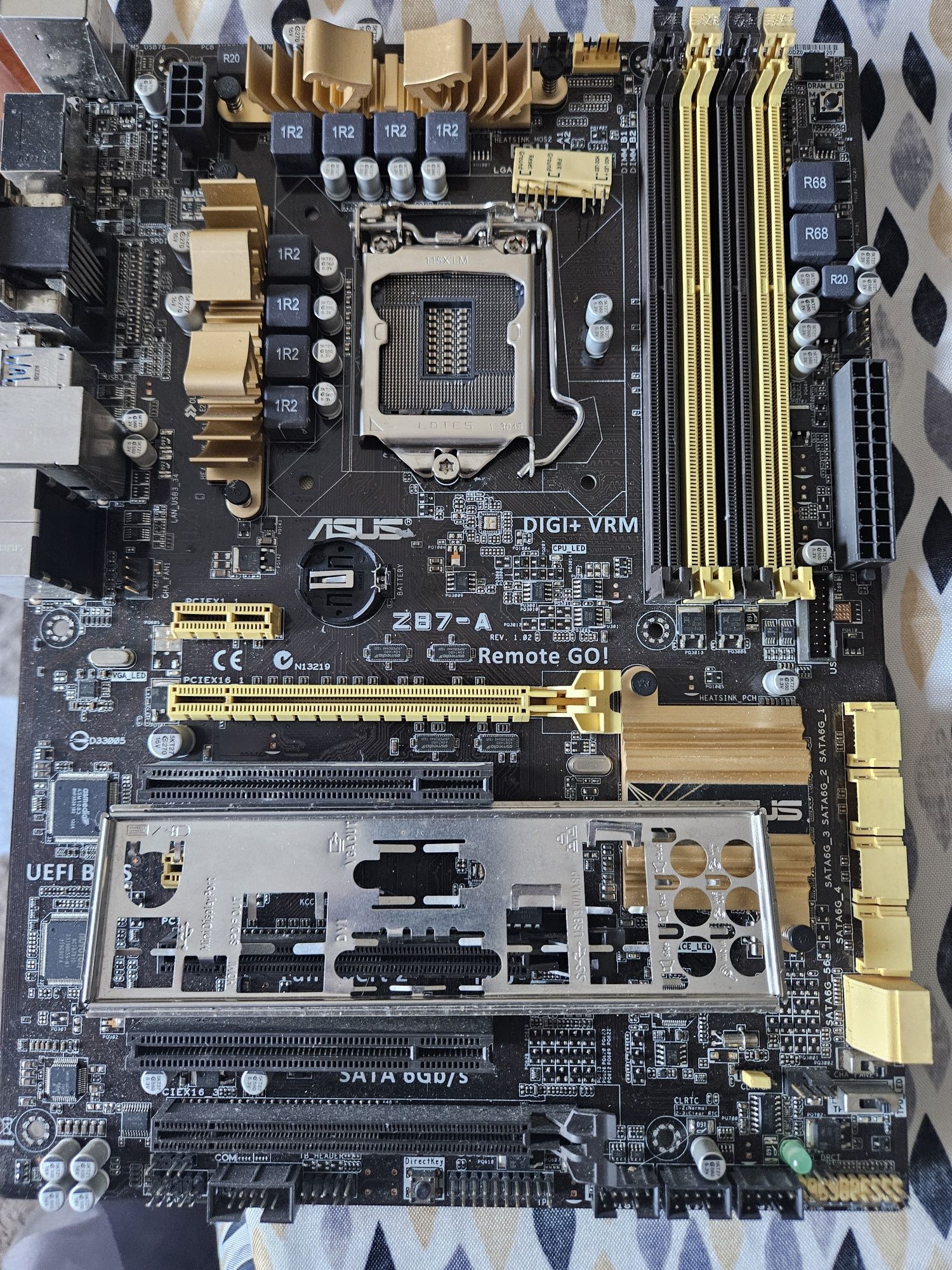 Motherboard ASUS z87a a