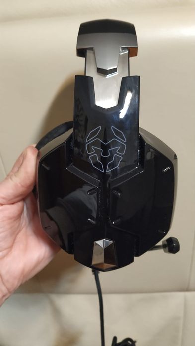 Playstation 4 PRO 1 TB + 1 comando + 1 jogo + auscultadores