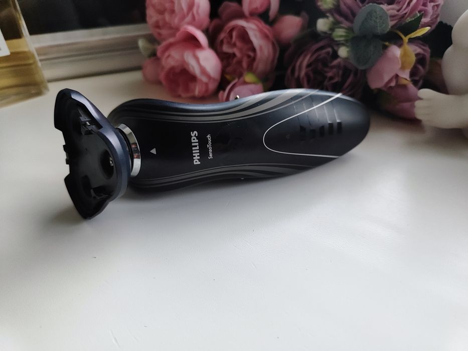 Philips SensoTouch електробритва RQ1195