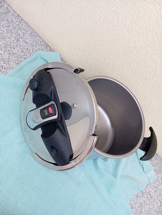 Vendo panela de pressão 8L 40€