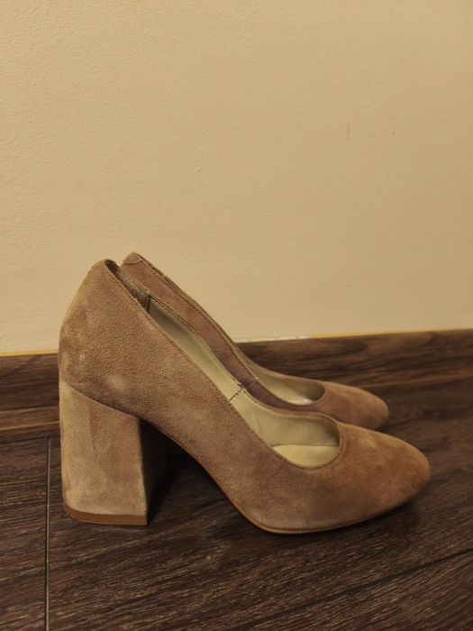 Туфлі 37 р натуральний замш,  пудра