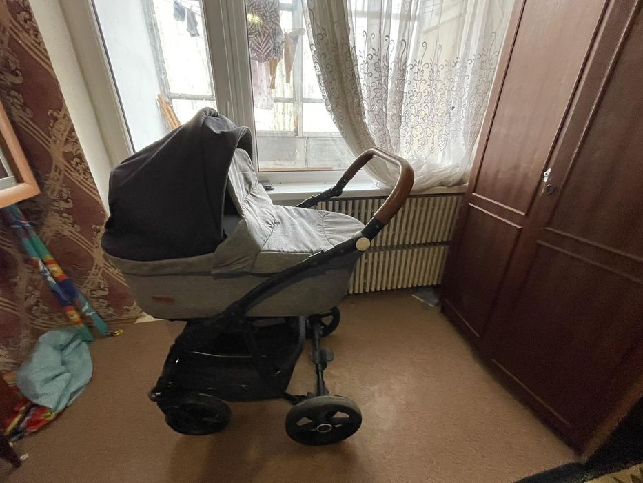 Дитяча коляска .