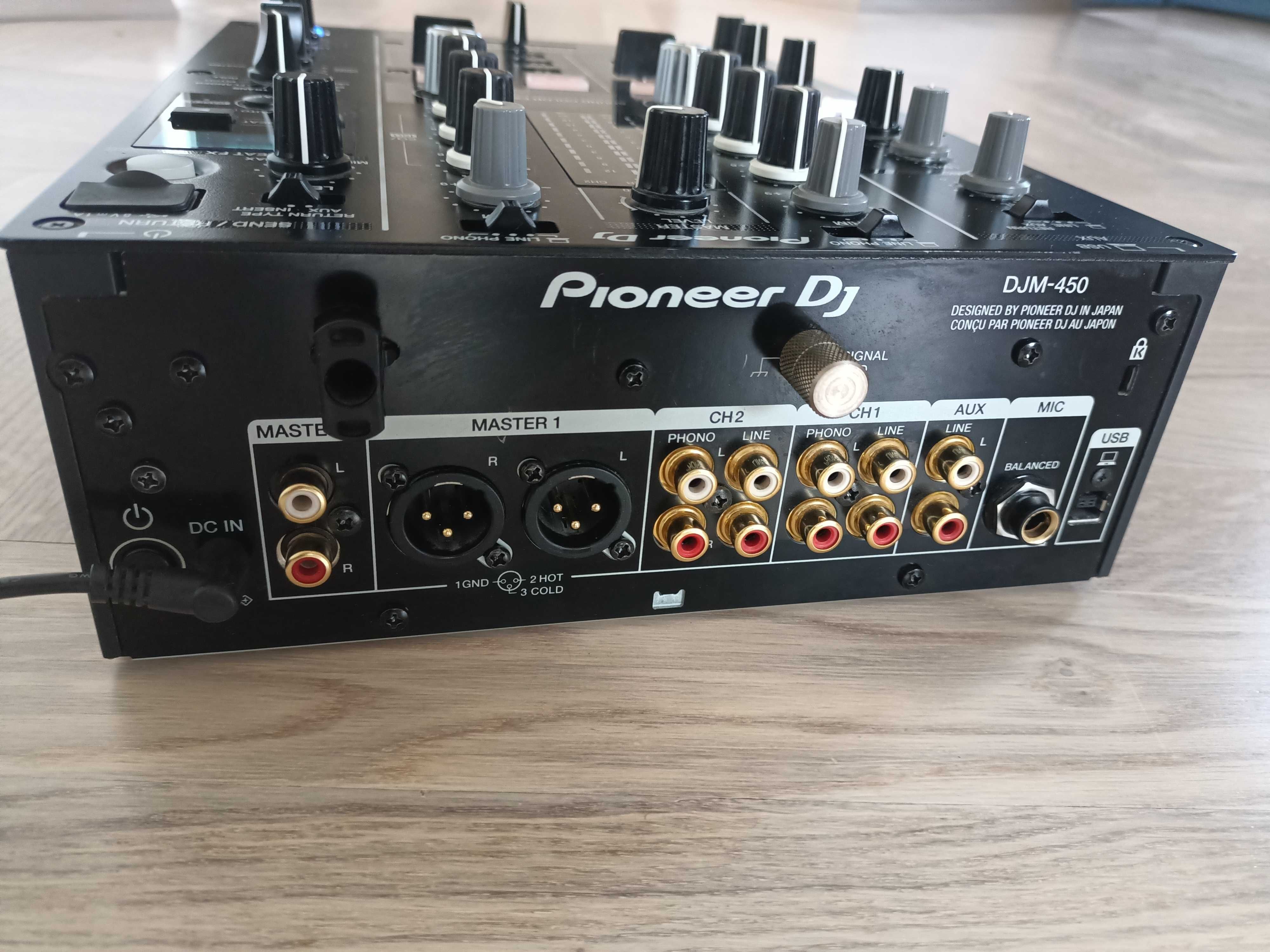 Pioneer Djm 450 mixer.