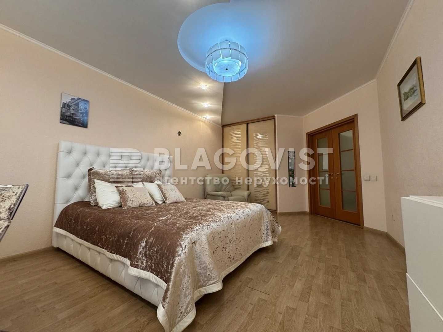 Продаж квартири Смілянська 10/31