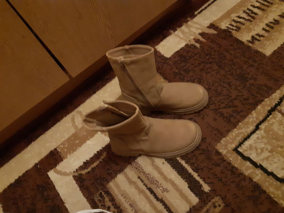 Sprzedam botki dziewczęce