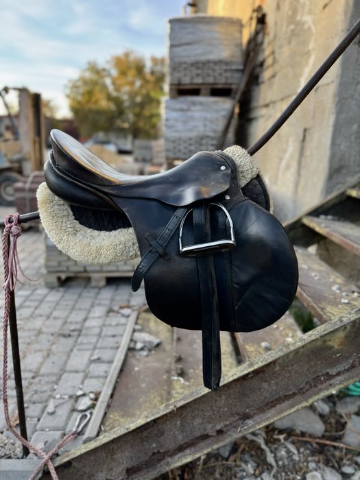 Сідло на коня Седло на лошадь
