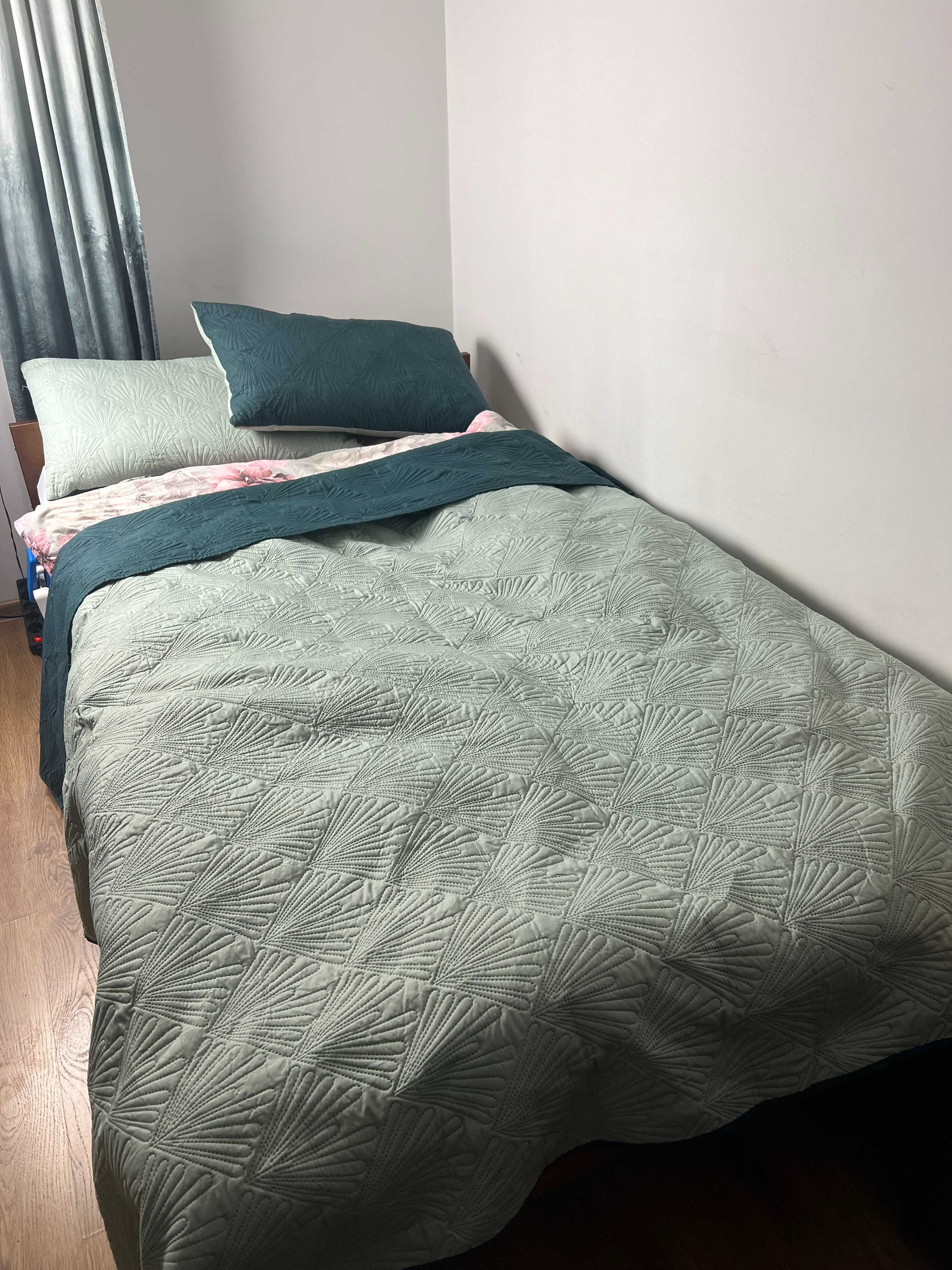 Zestaw narzuta i poduszki na łóżko nowe bez metki dwustronne zielone