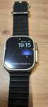 Smartwatch z ładowarką indukcyjną
