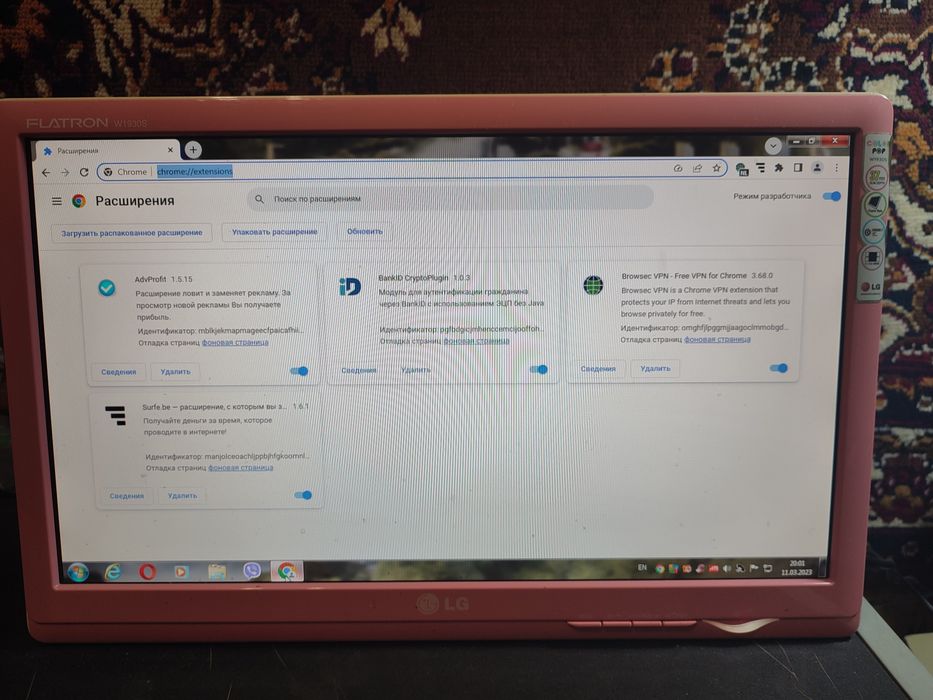 Монитор LG  для компьютера