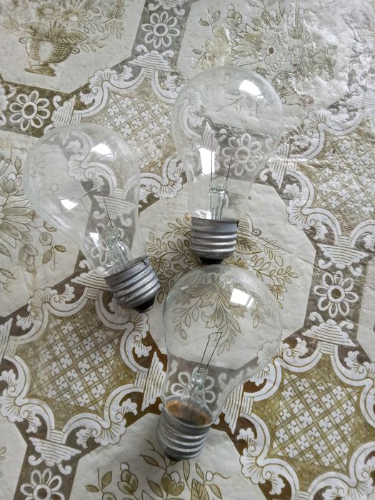 Продам редкие лампы  12вольт 40 ват.   Можно  на обмен  на почте