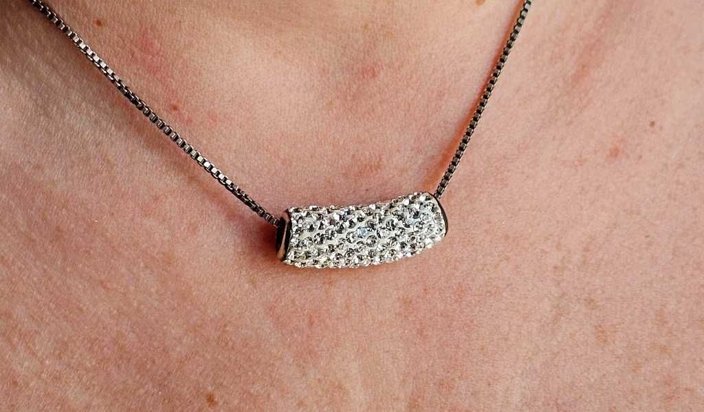 Srebrna zawieszka z cyrkoniami 2,85 gr.pr.925 – piękna !