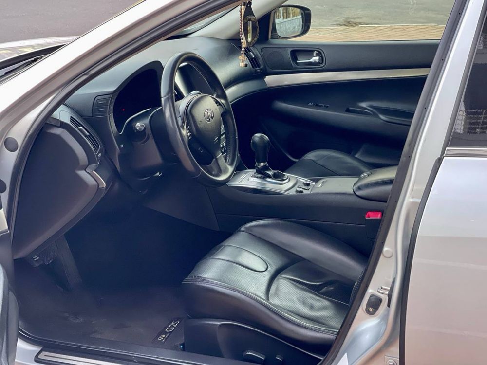 Infinity G25 2011 2.5 Бензин 4WD