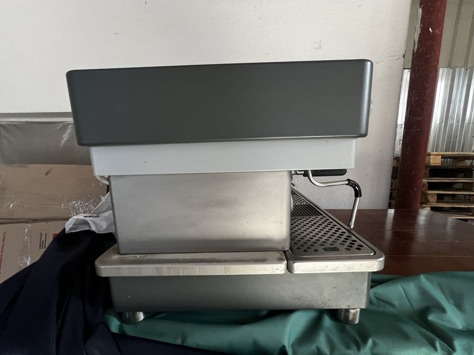 Кавомашина професійна двохпостова La San Marco 105E