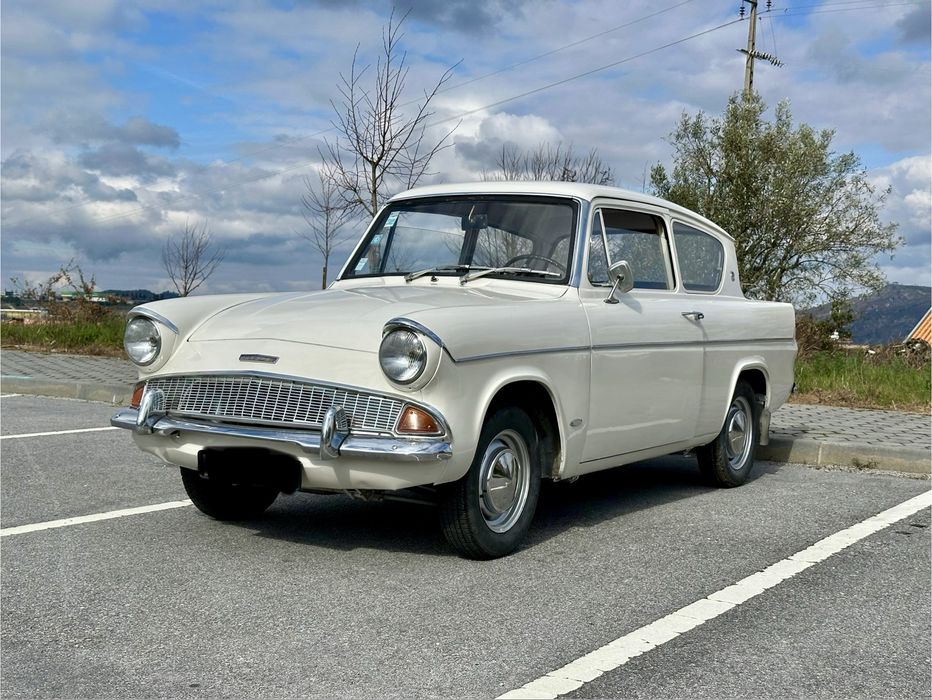 Ford Anglia De Luxe