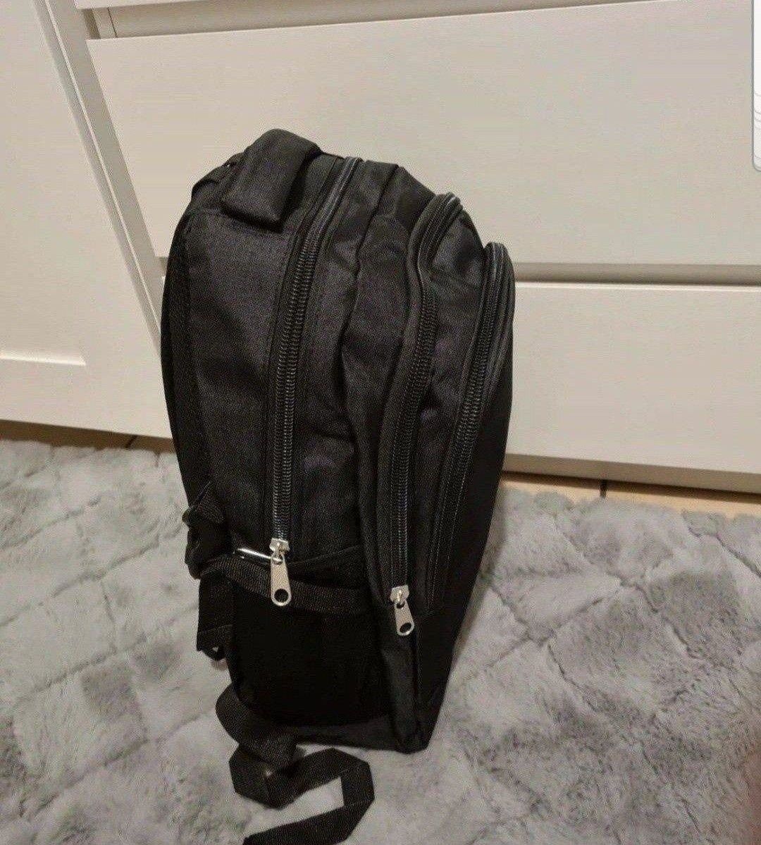 Czarny pojemny plecak duży
