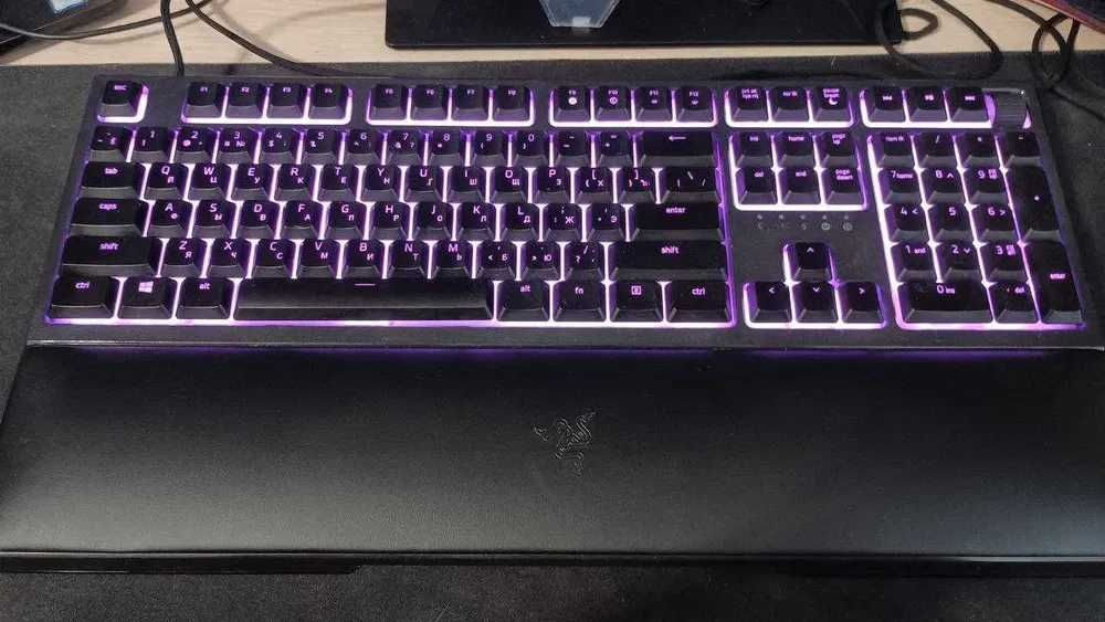 Механічно-мембранна провідна  клавіатура Razer Ornata V2 - стан нової