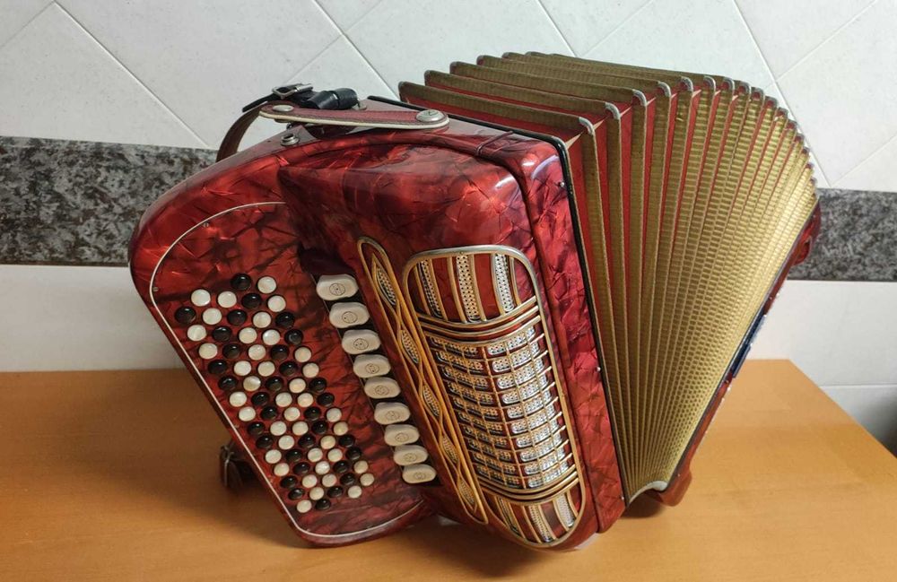 Acordeão Hohner de Botões à 3ª Voz - Acordeon