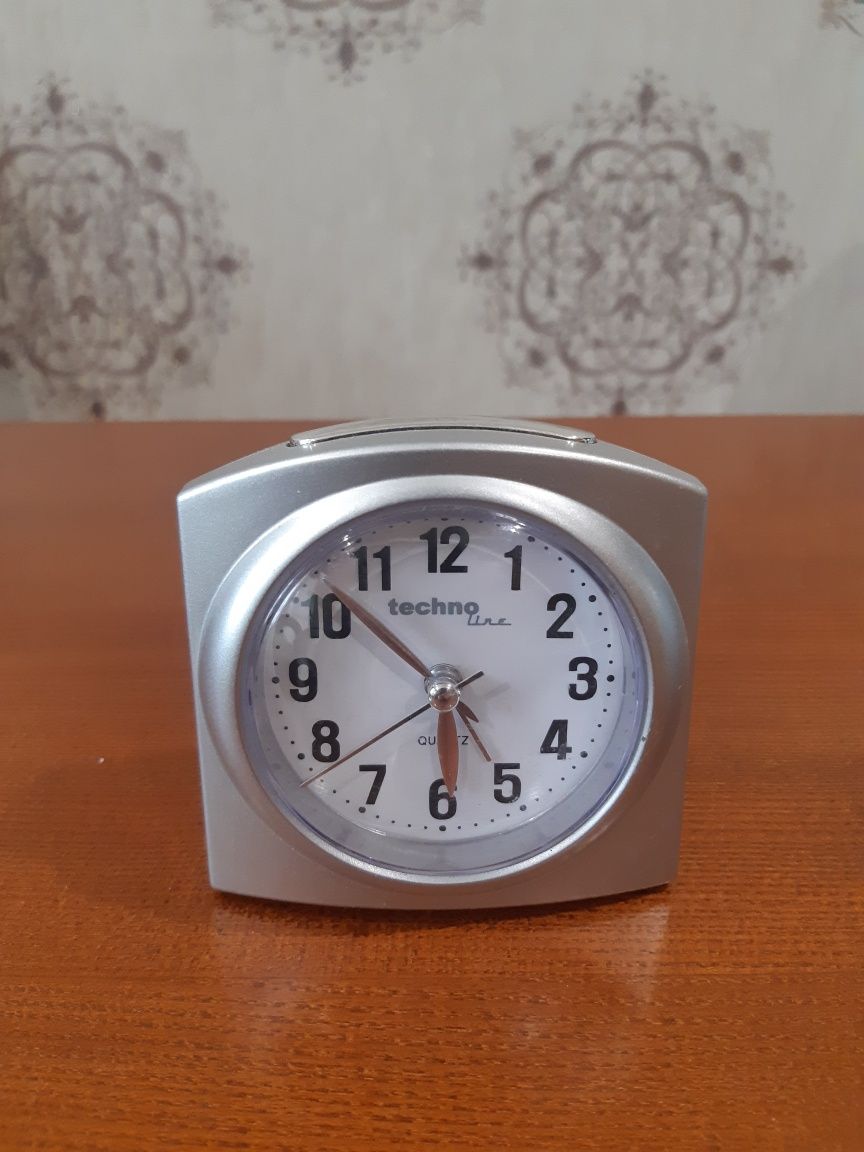 Часы кварцевые немецкие с будильником