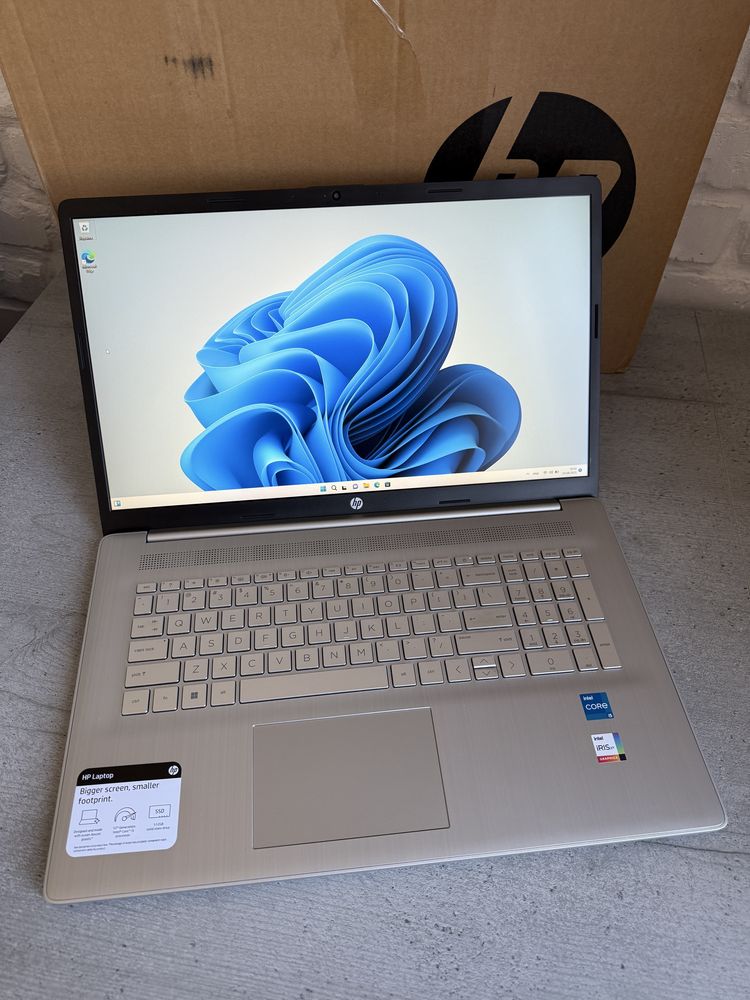 HP 17.3' FHD IPS, i5-1235U, 12GB RAM, 512GB SSD