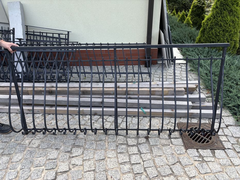 Elegancka barierka / balustrada na balkon stalowa spawana.