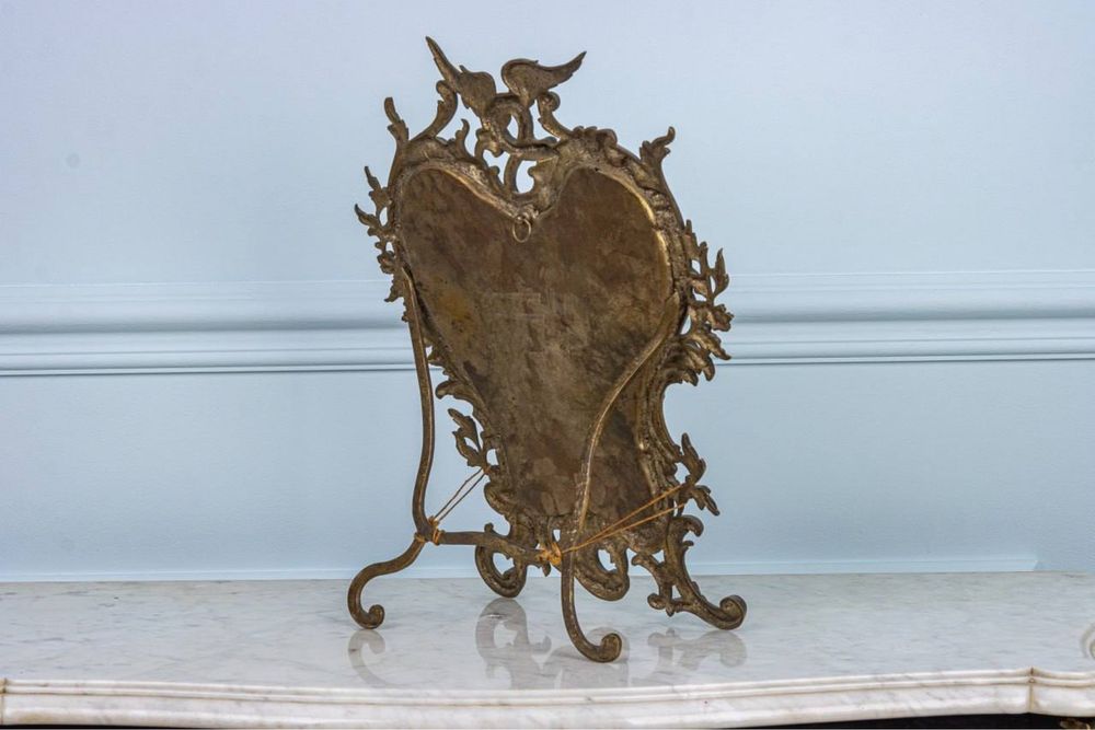 Антикварне дзеркало із бронзи