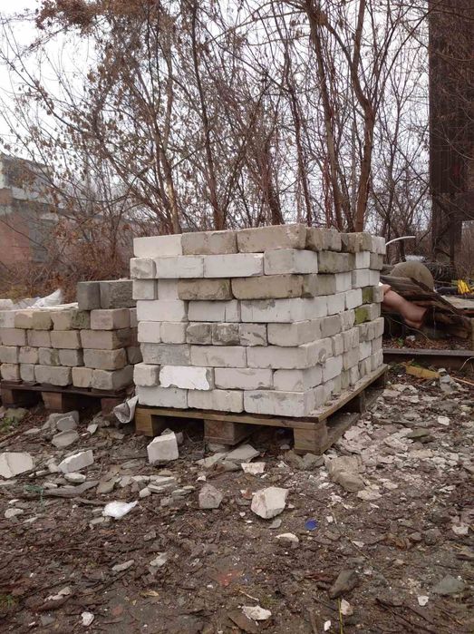 Кирпич силикатный.