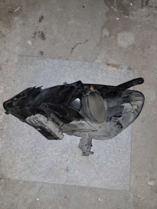 Lampa przednia opel zafira  b ,xenon