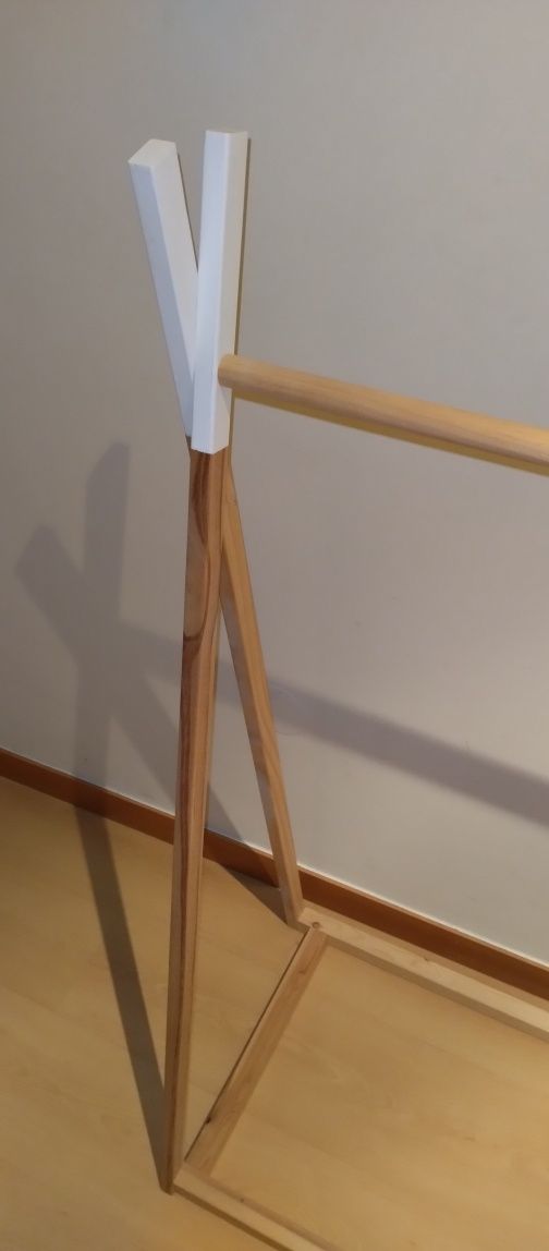 Charriot / Cabide para quarto de criança