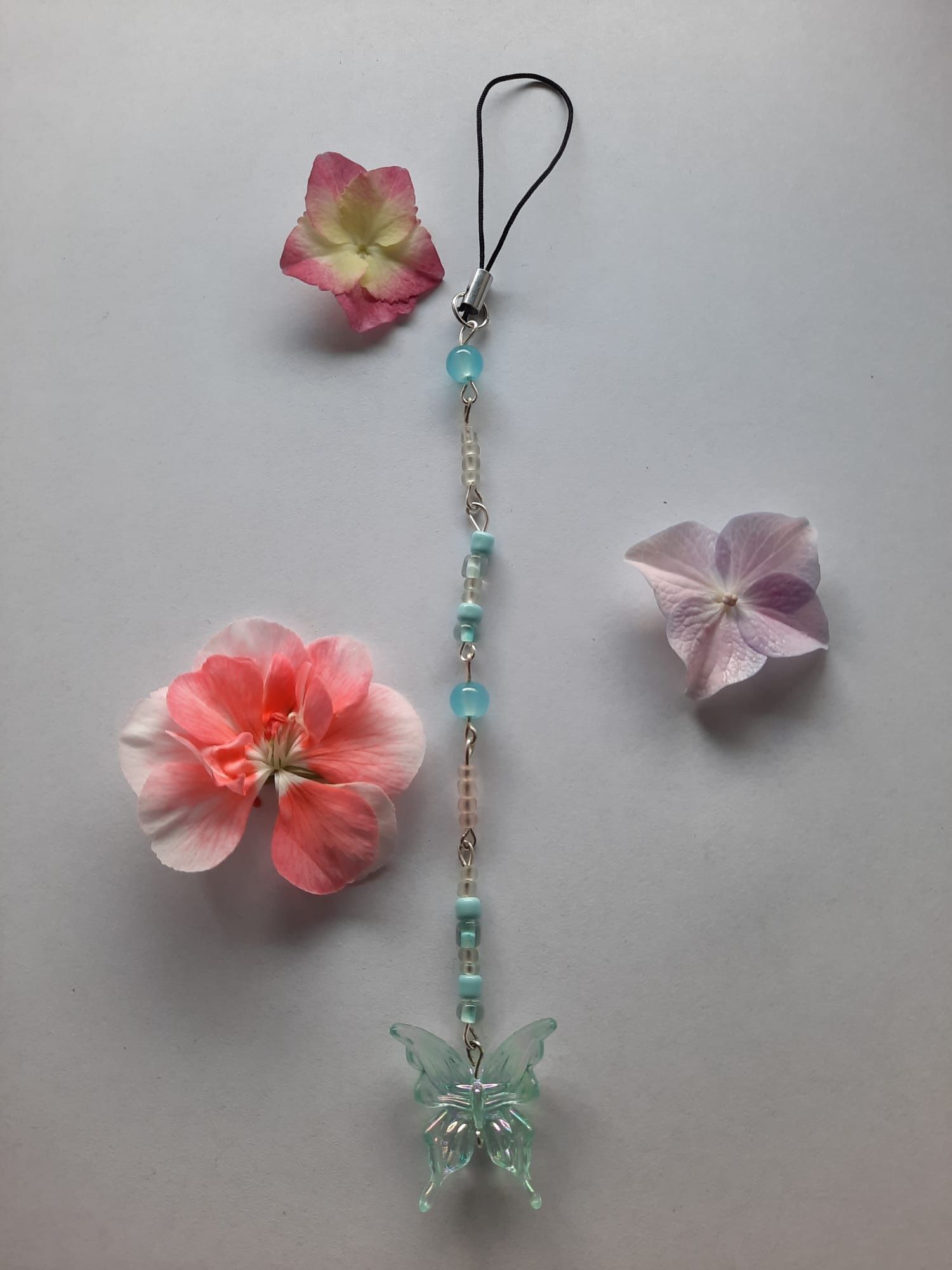 Turkusowy breloczek z motylem handmade