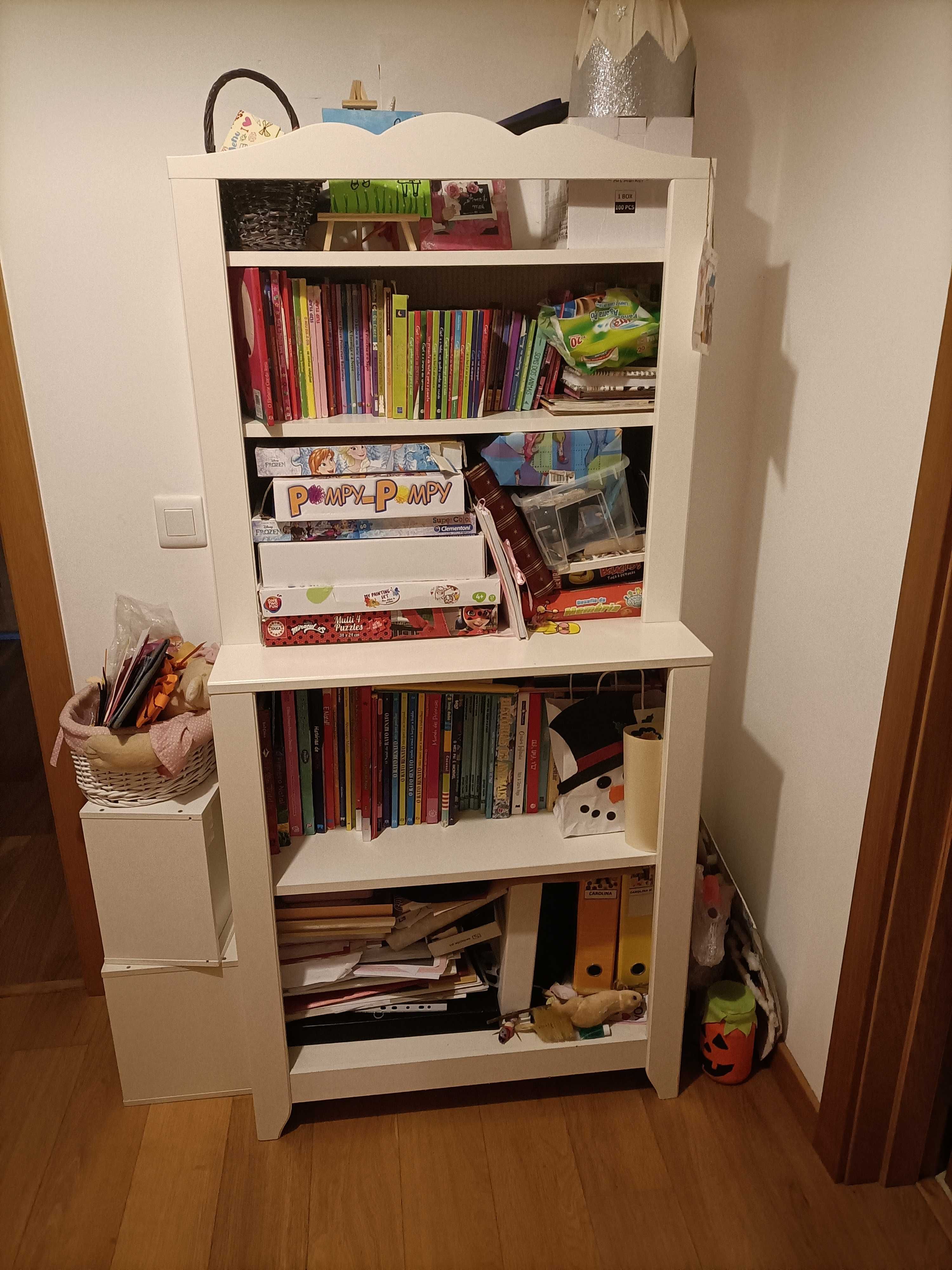 Estante IKEA para quarto de criança