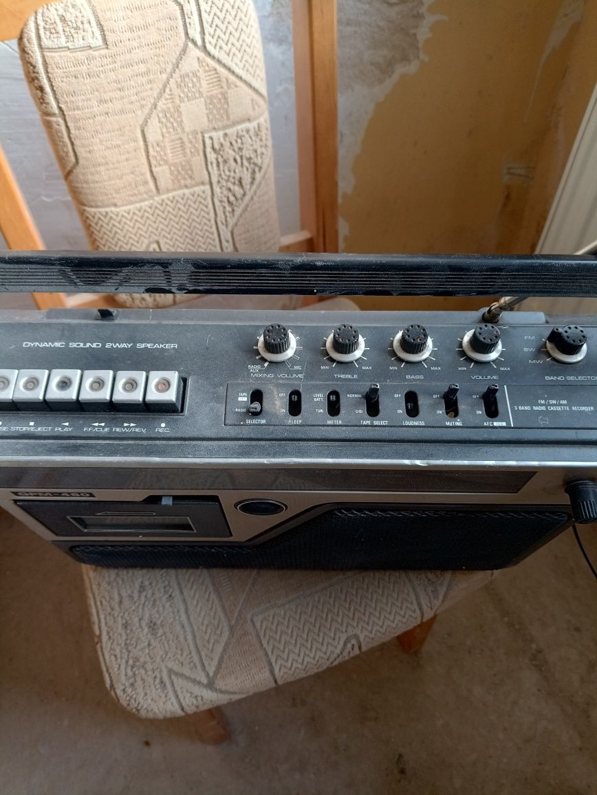 Boombox mocny na budowę